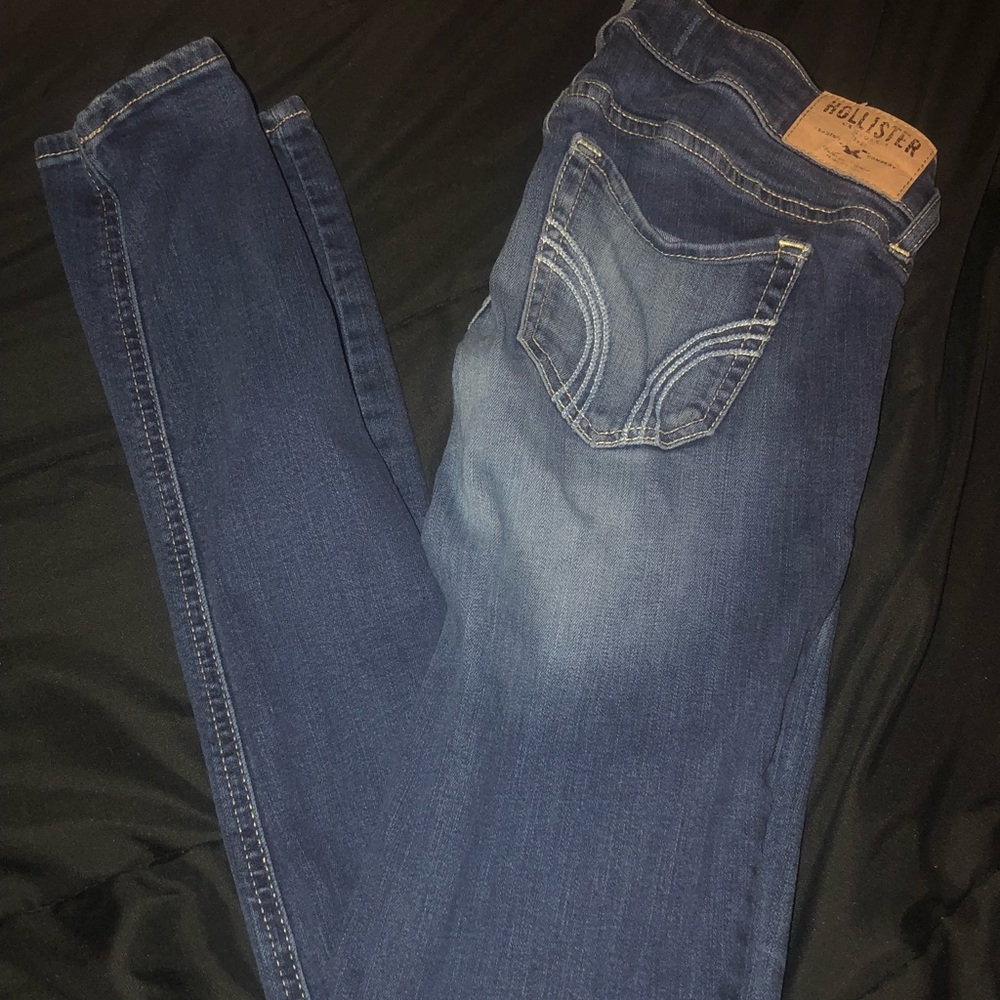 Women’s Medium Wash Hollister Skinny Jeans